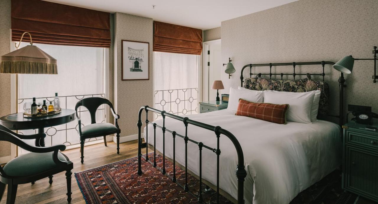 The Ned Hotel London Eksteriør billede A bedroom at the Hotel