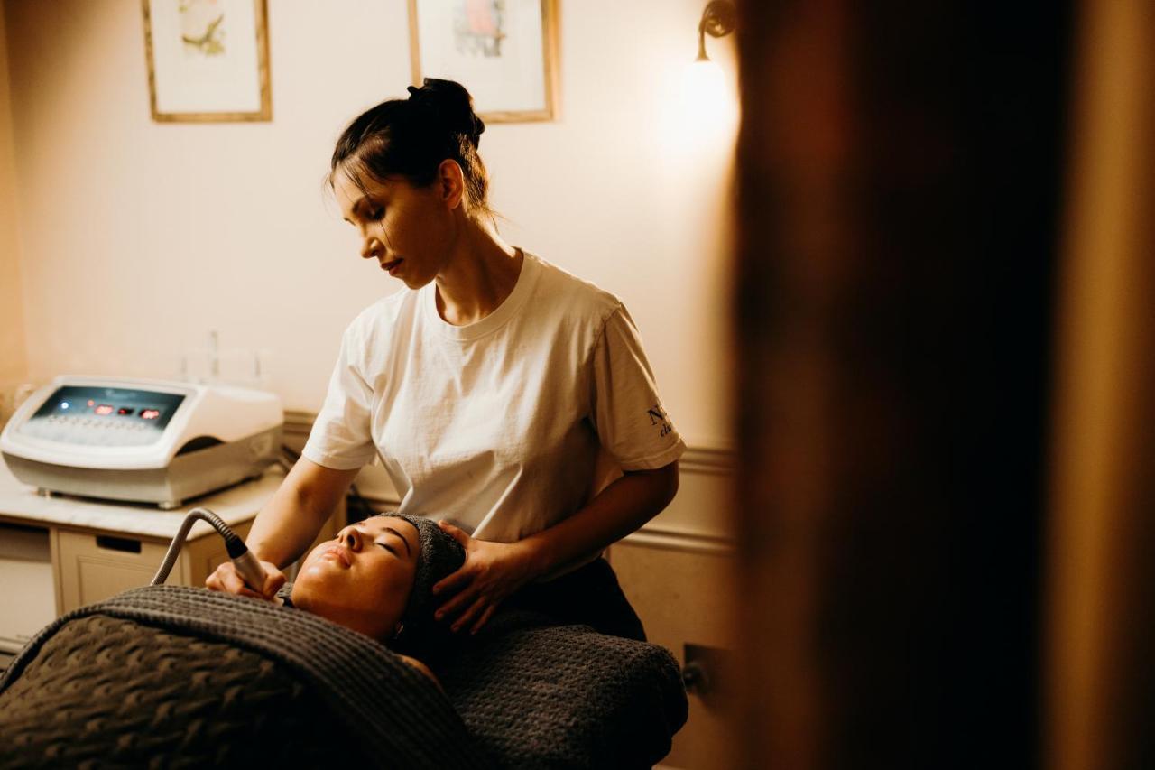 The Ned Hotel London Eksteriør billede A woman receiving a facial treatment