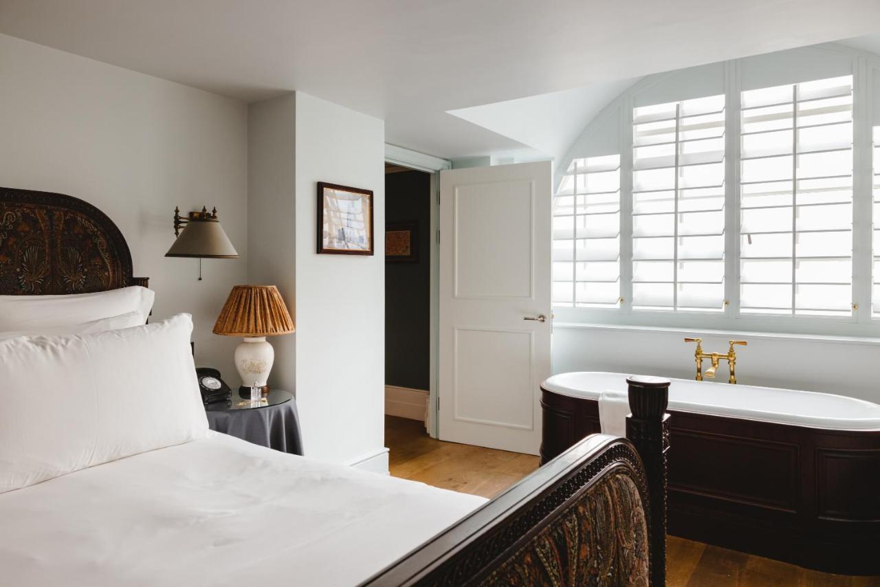 The Ned Hotel London Eksteriør billede A bedroom at the hotel