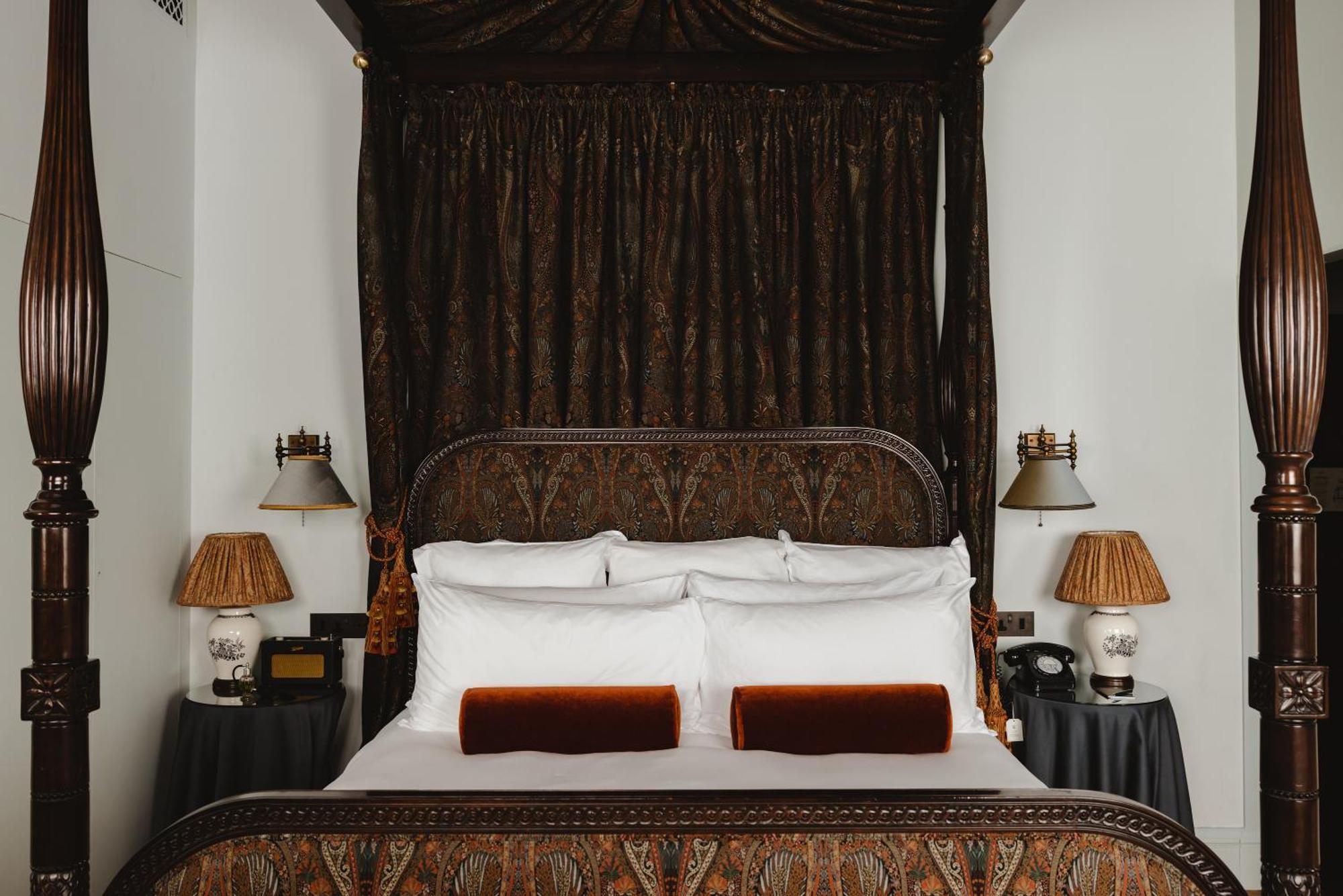 The Ned Hotel London Værelse billede The bedroom of the suite