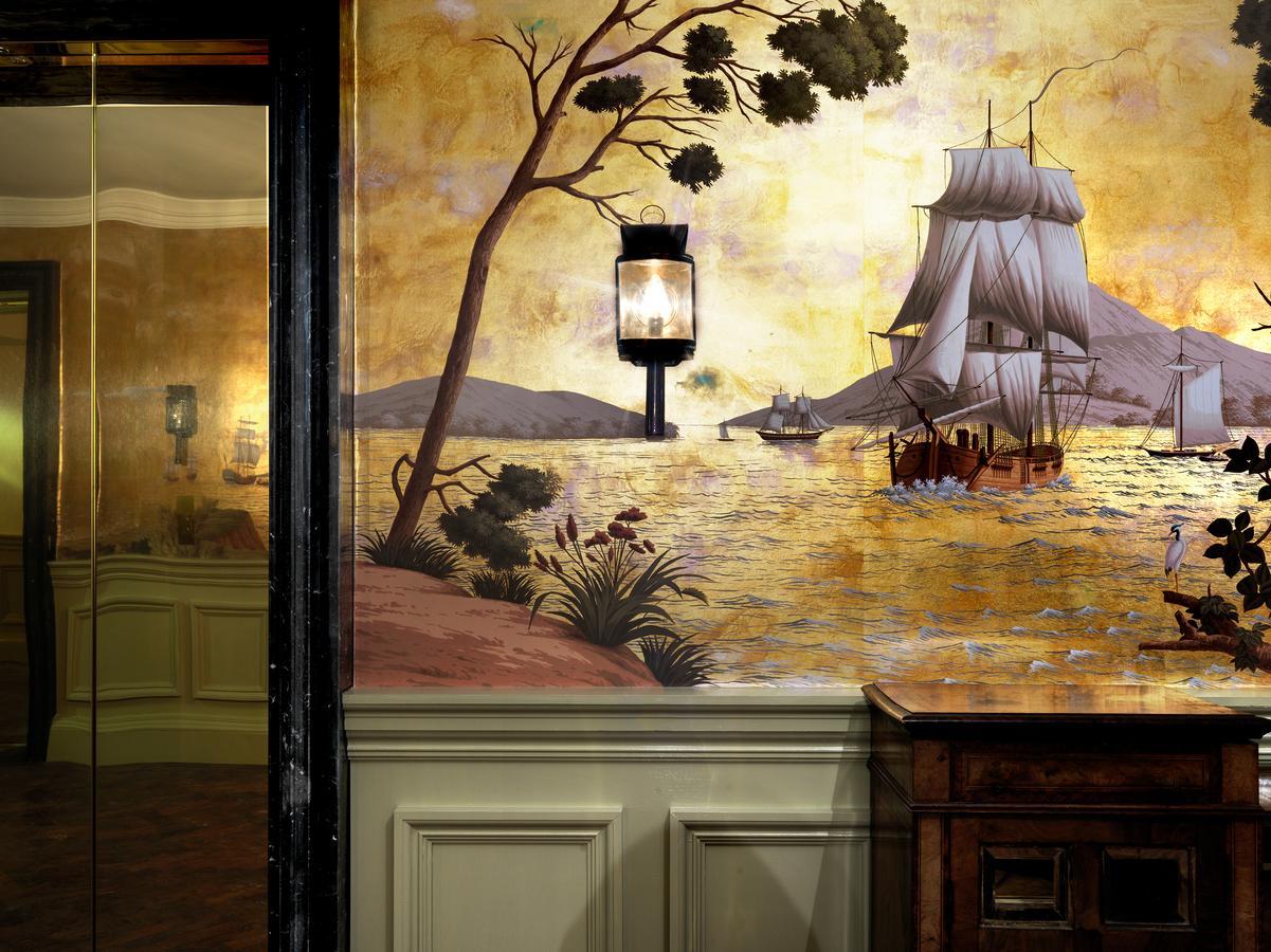 The Ned Hotel London Eksteriør billede Mural at the entrance of the hotel